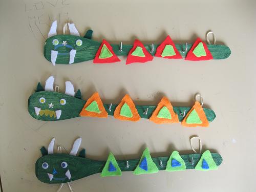 bricolage fête de pères maternelle dragon porte-clés